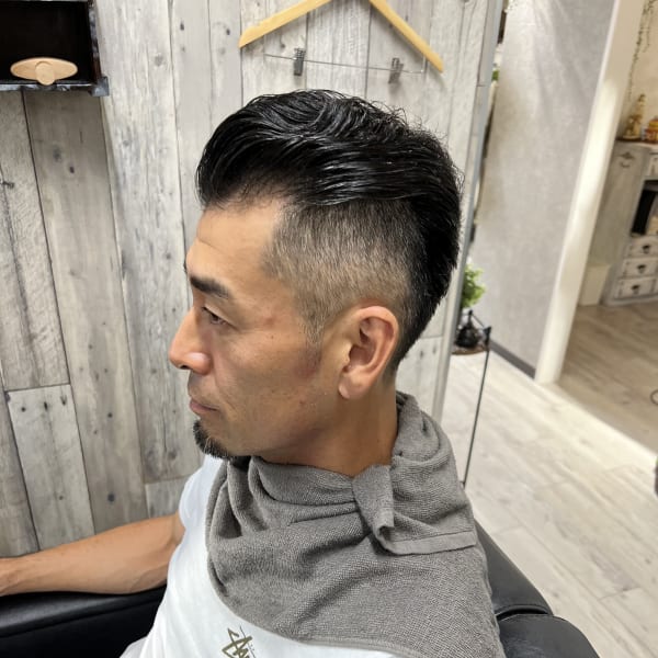 ツーブロック・トップサイドは長めのコームオーバースタイル☆