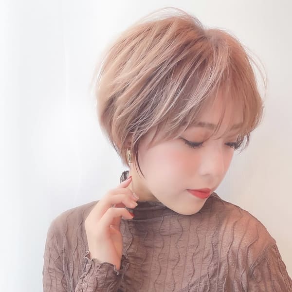 カッコかわいい！ハイトーン×ショートヘア