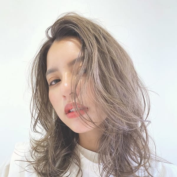 ダブルカラーで作る外国人風こなれミディアム