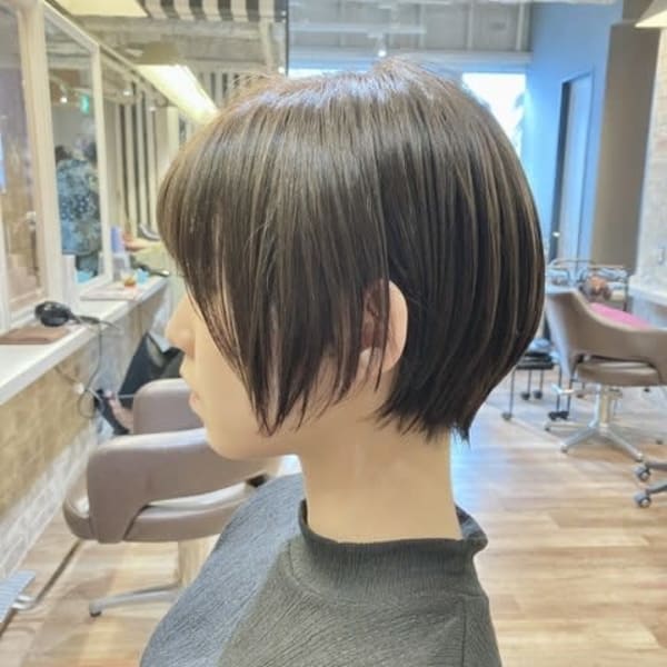 暗髪グレージュ×大人可愛いオフィスヘア