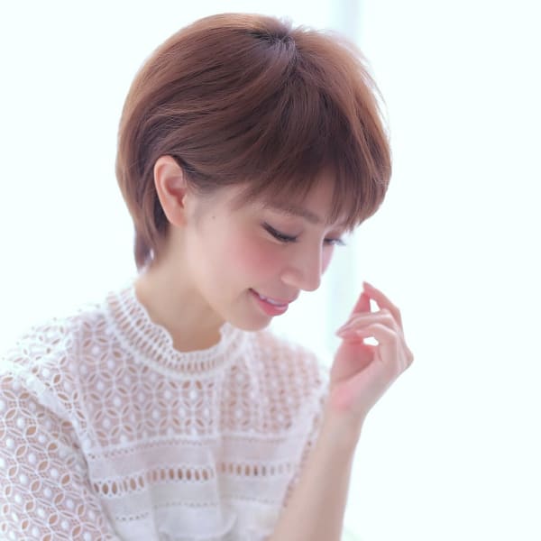 愛らしさたっぷりの丸みショートヘア