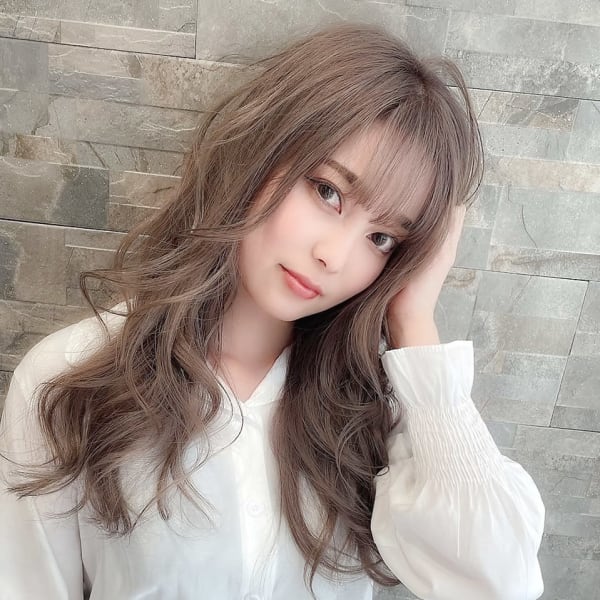 抜け感たっぷりなメリハリ小顔ヘア