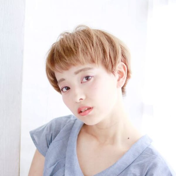 ハイトーンショートバングボブ