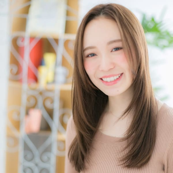 【浅草美容院HANARE】ペールベージュ×ツヤ髪ストレートd