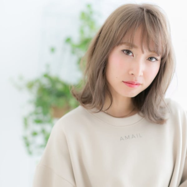 ホワイトグレージュ！切りっぱなしロブ