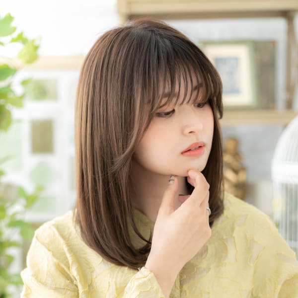 大人かわいいシースルーバングエアストレートオリーブグレージュ