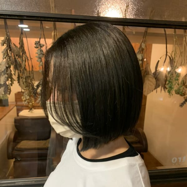 センターパートショートボブ