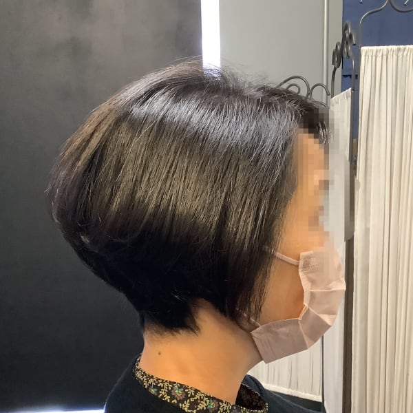 大人女性の丸みショートボブ