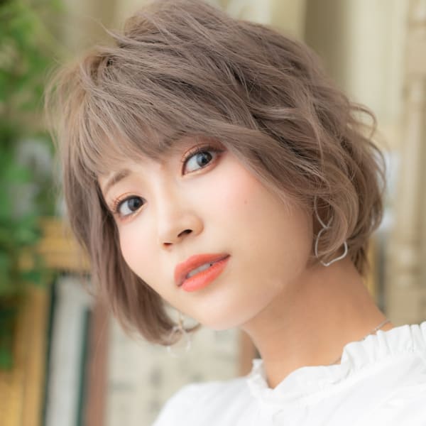 韓国風ショコラアッシュ小顔くせ毛ショート　ブリーチオンカラー
