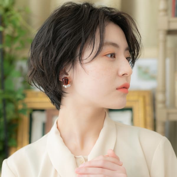 大人かわいい黒髪ウェットヘア束感ショート ミニボブ
