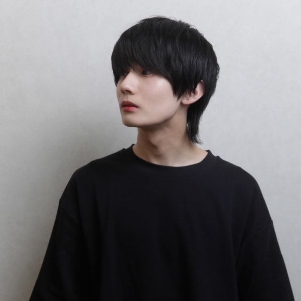 アレンジ自在の重めさらさらマッシュヘア