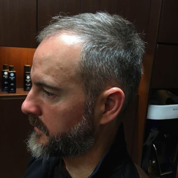 ヒゲも整えて清潔感ＵＰ【ショートモヒカン】