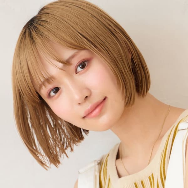 ミルクティーベージュ丸み前上がりミニボブ