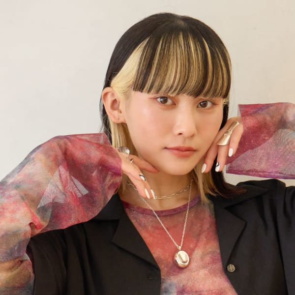 前髪重めのインナーカラースタイル