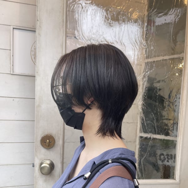 暗髪で作る大人ハンサムショートウルフヘア30代梅ヶ丘美容室
