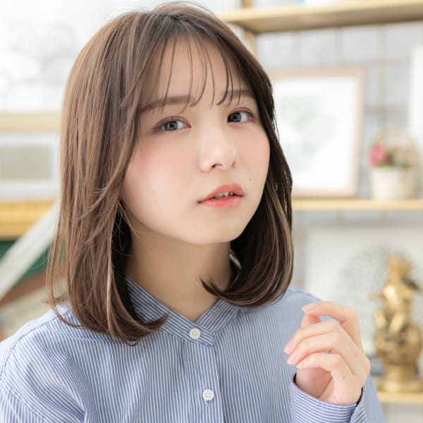 大人かわいいインナーカラーシースルーバング　切りっぱなし