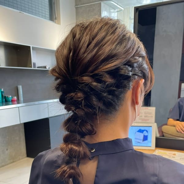 どんなお洋服とも相性抜群!綺麗め編みおろしスタイル