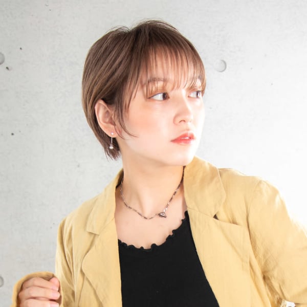 パールベージュ×マッシュショート