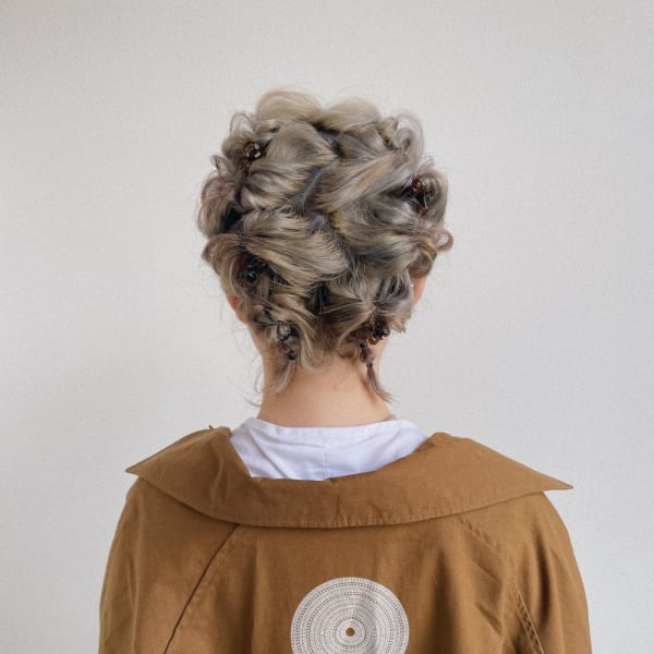 【お呼ばれヘア】個性派くるりんぱアレンジ