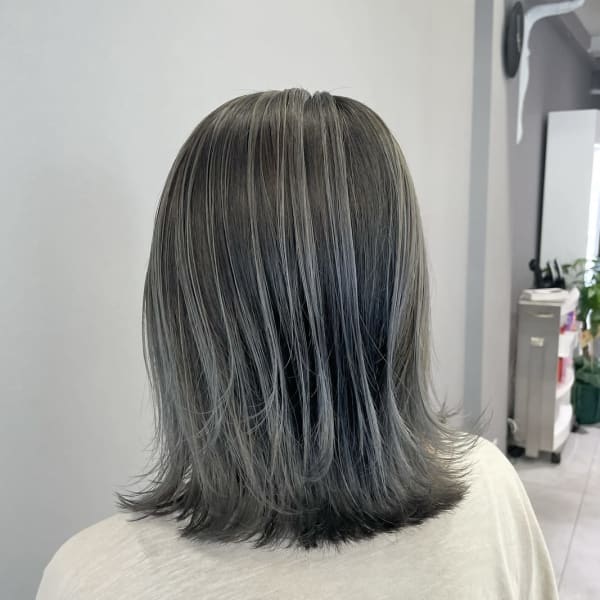 アッシュグレー