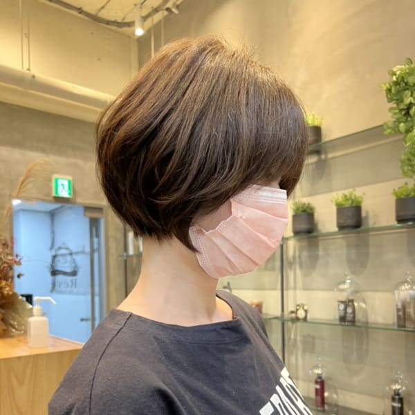 似合わせショートボブ 外ハネボブ ペールベージュ