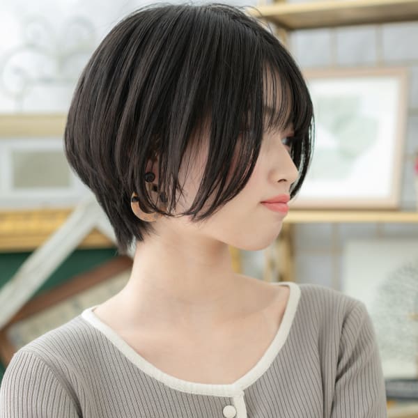 バレイヤージュ小顔前下がりショートマッシュ くびれショート