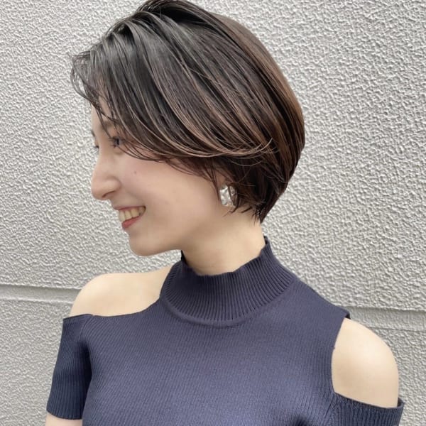 くびれ大人ショート