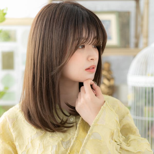 大人かわいいシースルーバングエアストレート　ヘーゼルベージュ