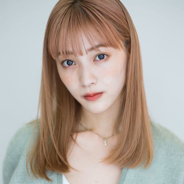 透明感のある暖色系まろやかベージュ　ナチュラルロングヘア