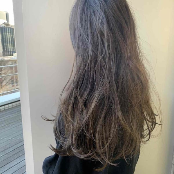 ナチュラルハイライトカラー×ロングスタイル