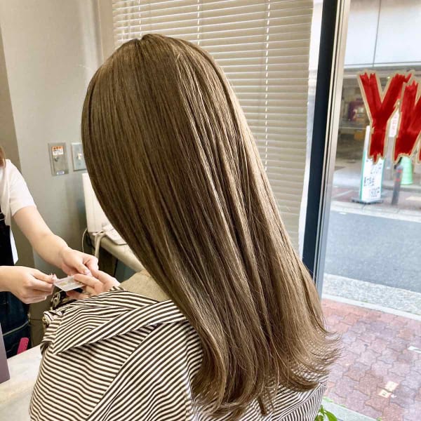 まろやかなグレージュカラー