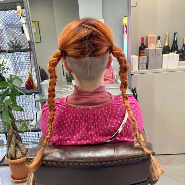 オレンジ三つ編みツーブロック