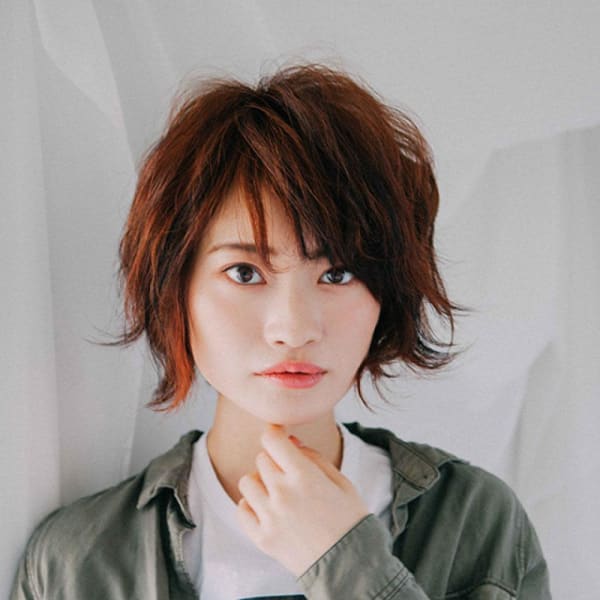 レッド×外ハネショート