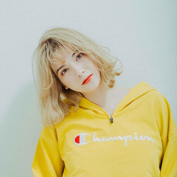 ハイトーンカラーの前下がりボブ