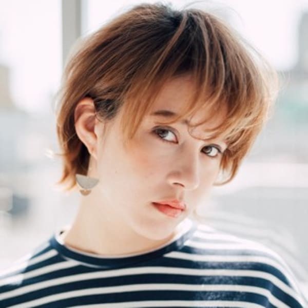 耳かけショートボブ