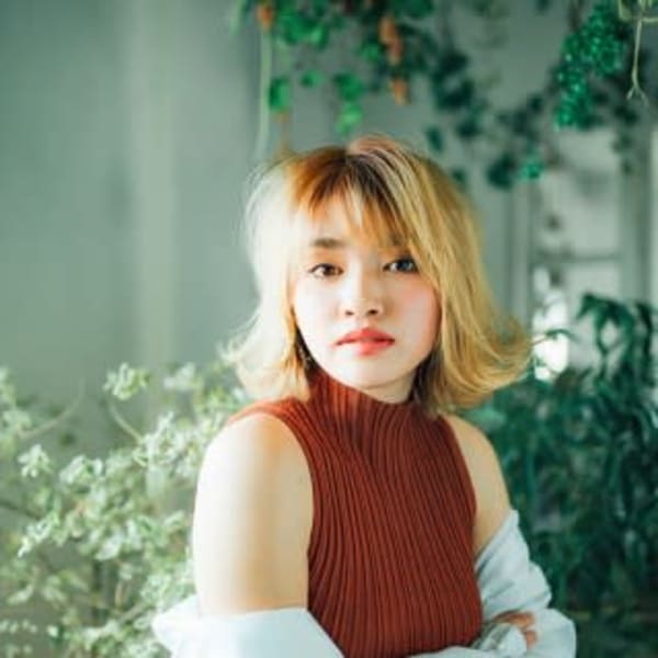 外ハネハイトーンボブ