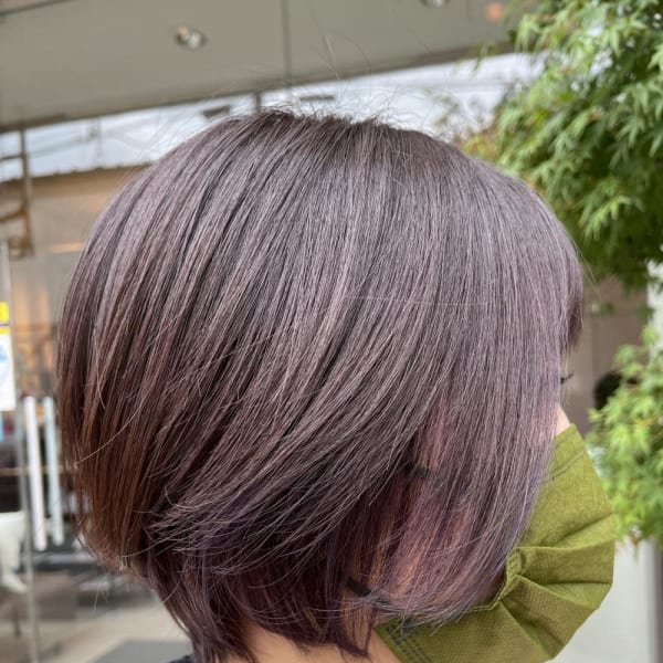 パープルのフェイスフレーミングしたショートボブ