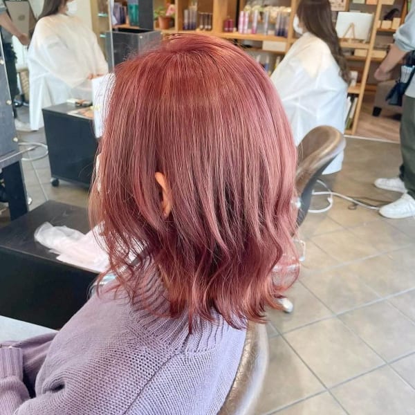 ピンクベージュ