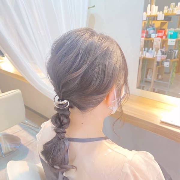 大人っぽローポニーアレンジ