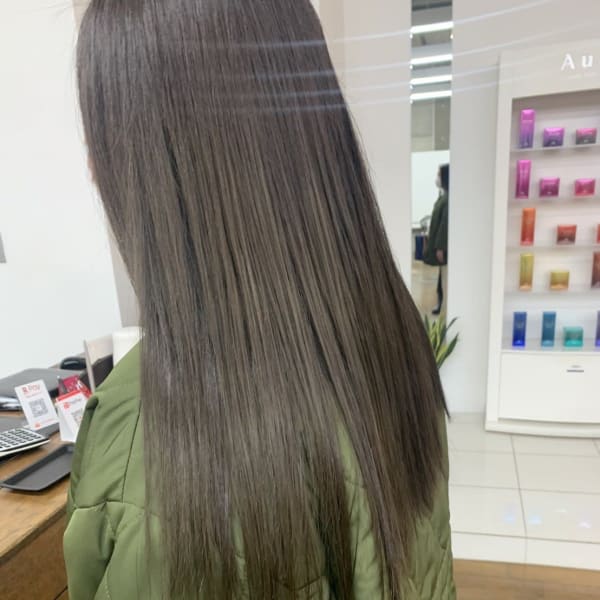 オリーブベージュ