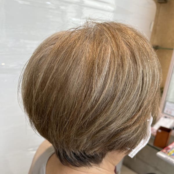 白髪を活かしたハイライト