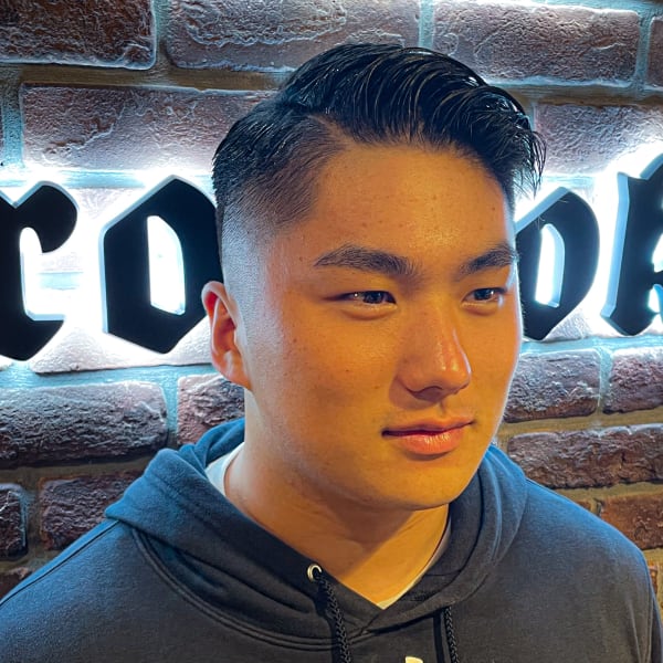 サイドパートスタイル