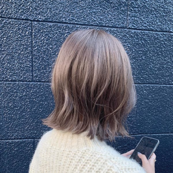 ホワイトベージュミルクティー結べるボブ前髪なしロブぶつ切り