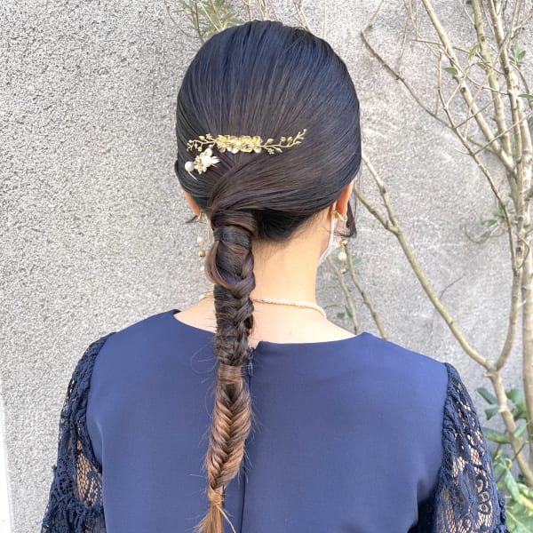 タイトポニー、黒髪個性派フィッシュボーンアレンジ