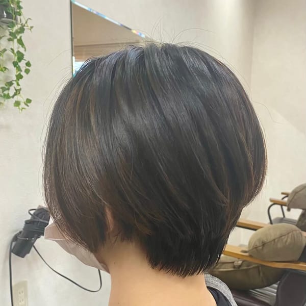 大人可愛い黒髪前下がりショートボブ丸みショート◎