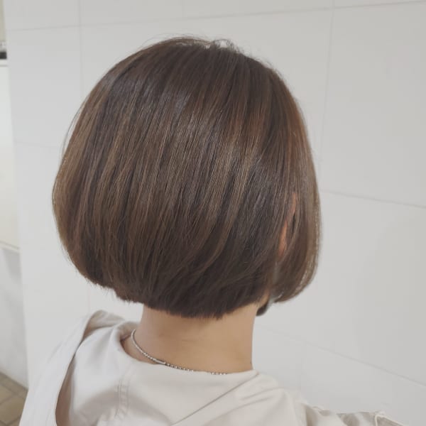 ショートボブ×フォギーベージュ|サロン・ド・ヴォーグ