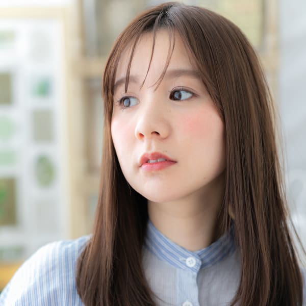 シースルーバングナチュラルエアストレート　オリーブグレージュ