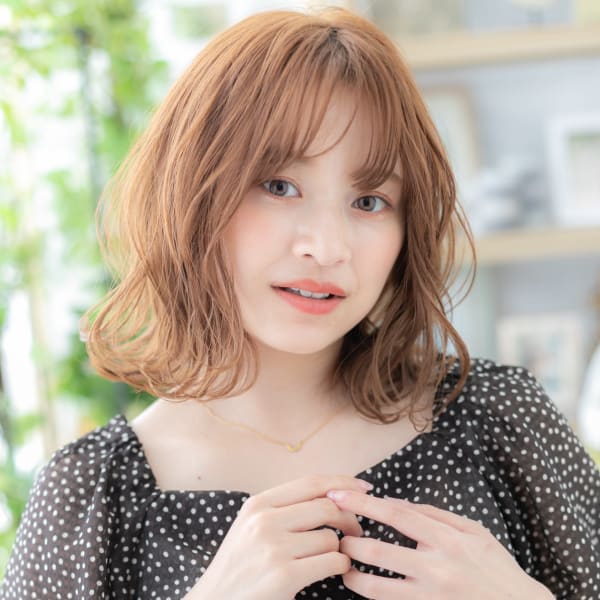 くせ毛風ボブウルフ小顔ミルクティーピンク　ハイトーンカラー