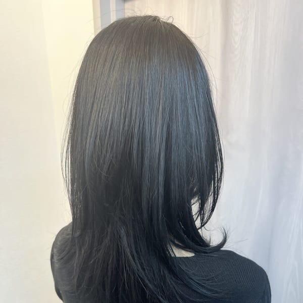 暗髪ストレートのレイヤースタイル!