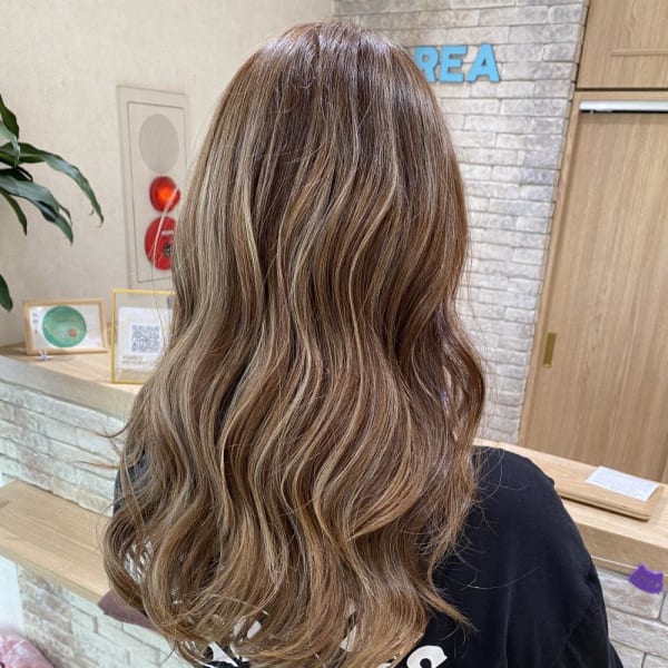 レイヤーカット×ハイライトカラー